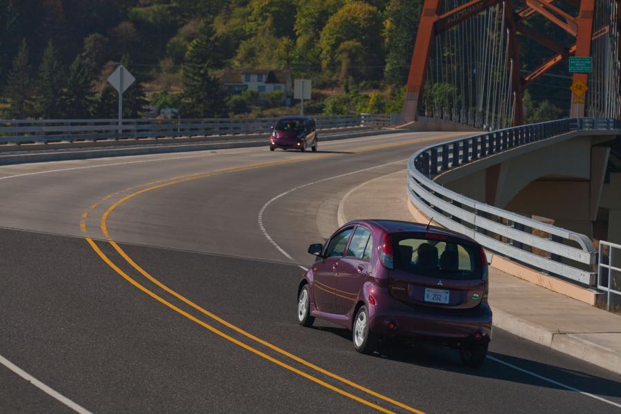  Mitsubishi i-MiEV 2012 года  (US) (фото 148 из 234)